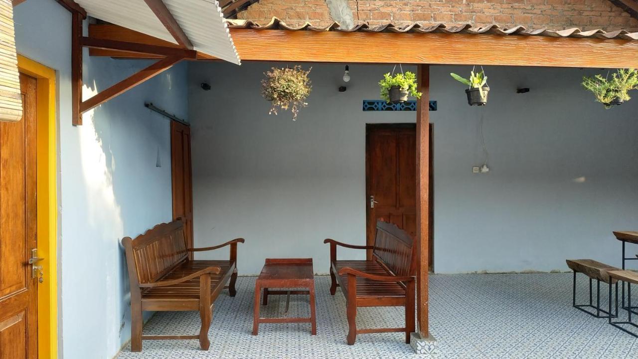 Genthong Homestay Magelang Exterior photo