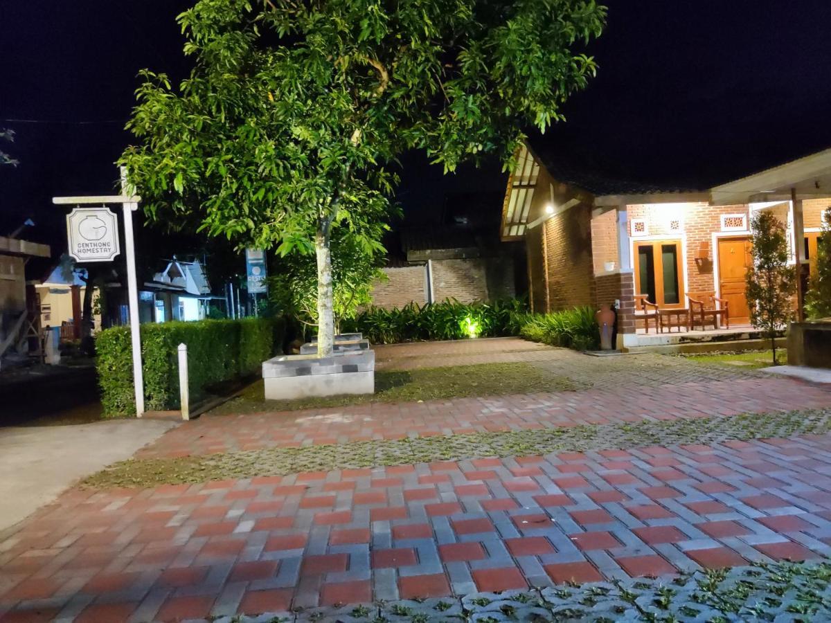 Genthong Homestay Magelang Exterior photo
