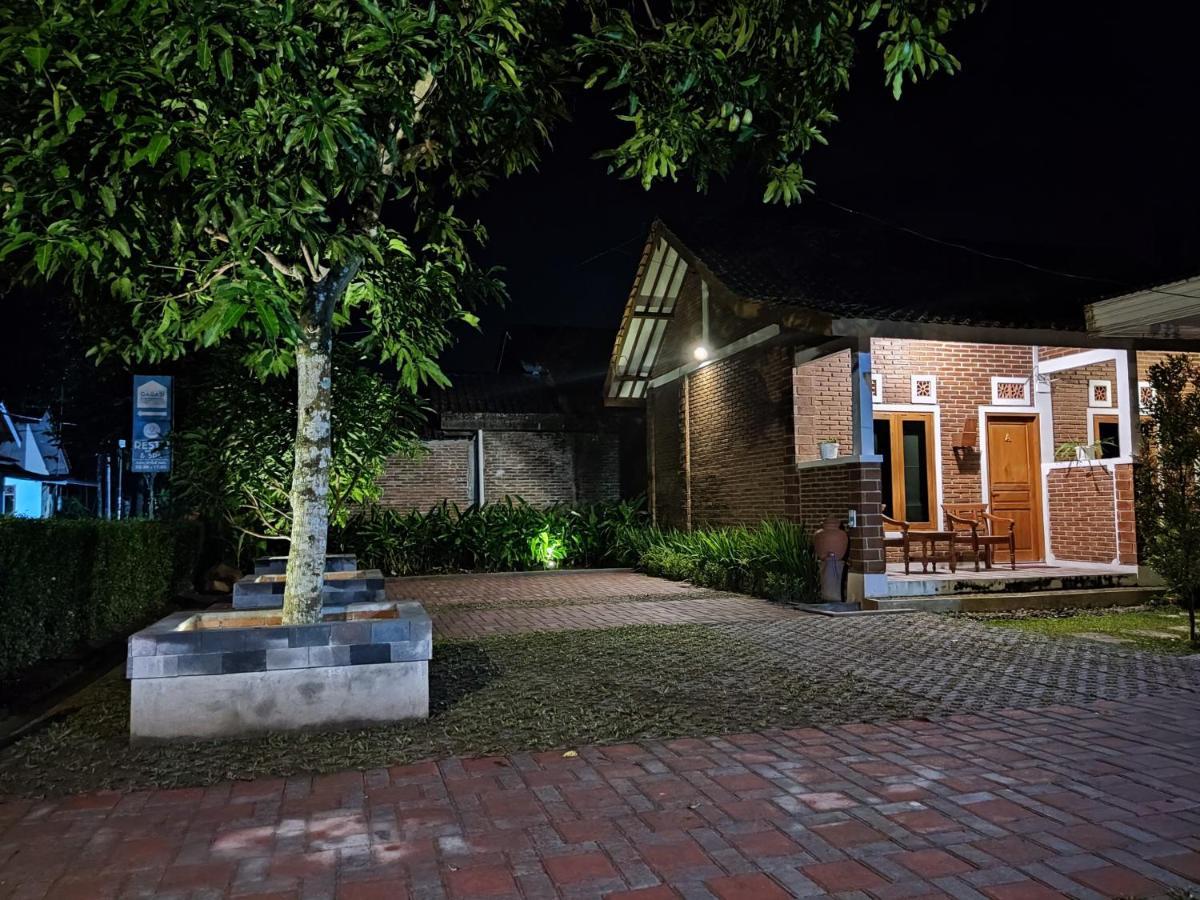 Genthong Homestay Magelang Exterior photo