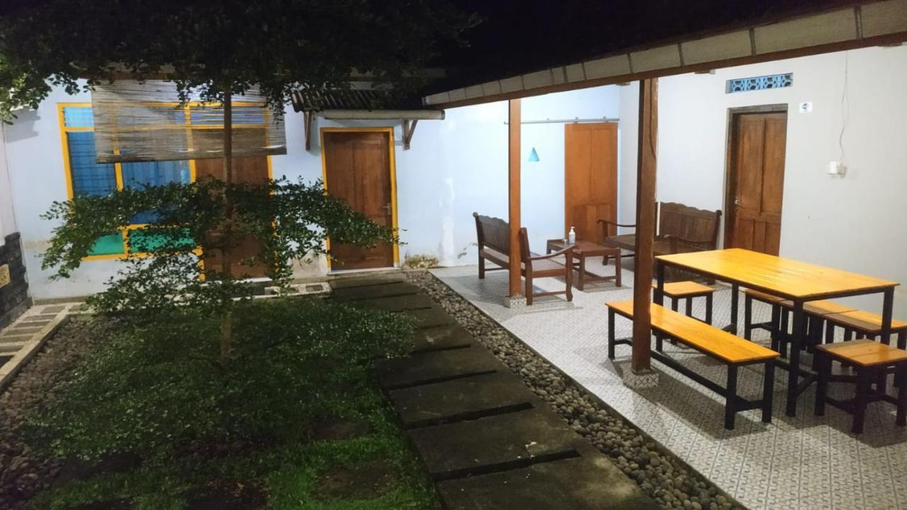 Genthong Homestay Magelang Exterior photo