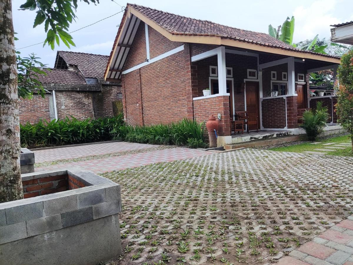 Genthong Homestay Magelang Exterior photo