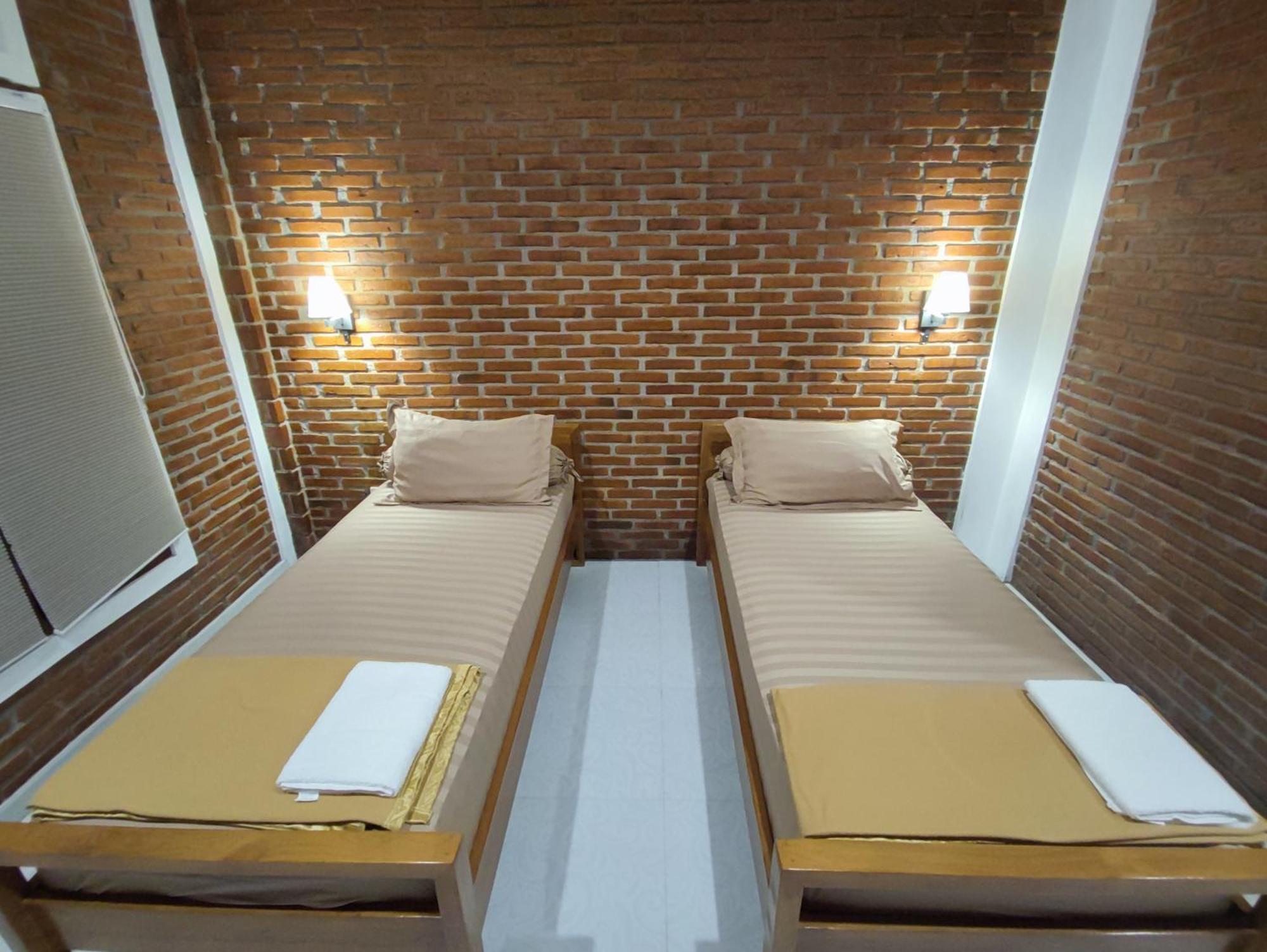 Genthong Homestay Magelang Exterior photo
