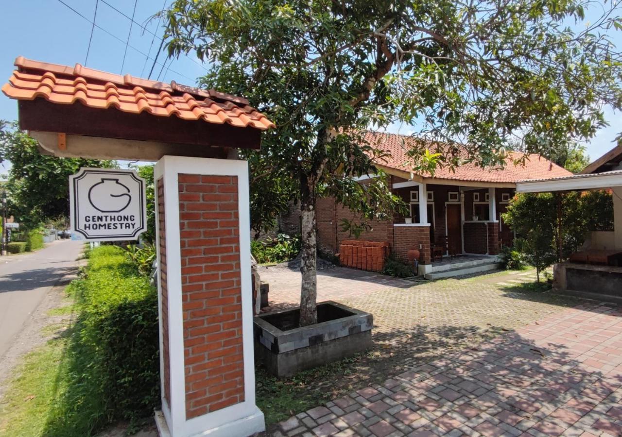Genthong Homestay Magelang Exterior photo