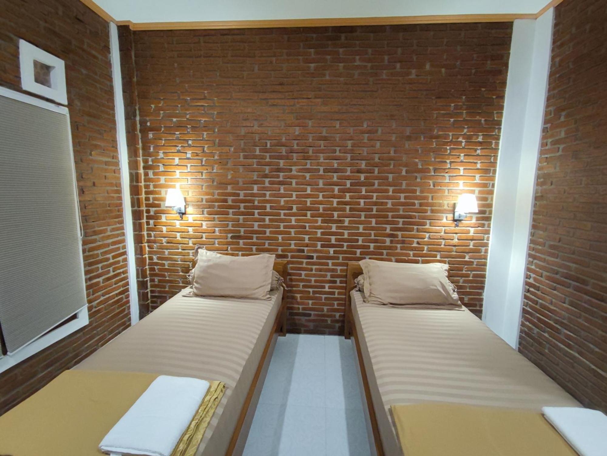 Genthong Homestay Magelang Exterior photo