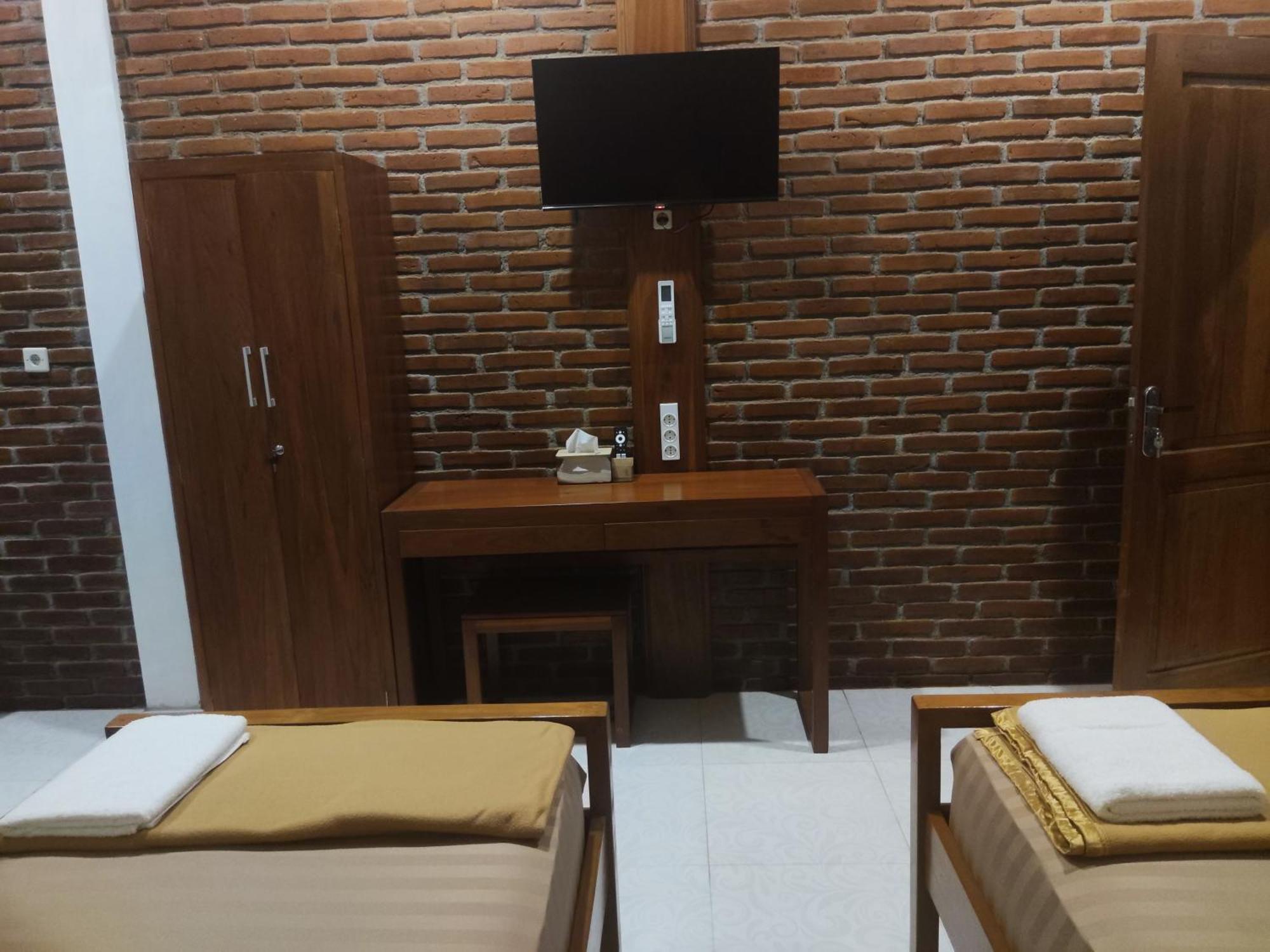Genthong Homestay Magelang Exterior photo