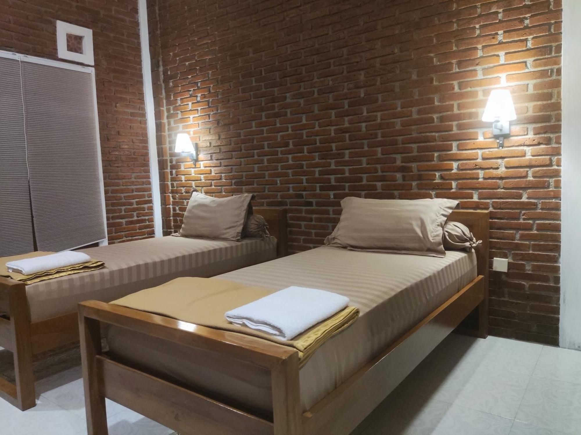 Genthong Homestay Magelang Exterior photo