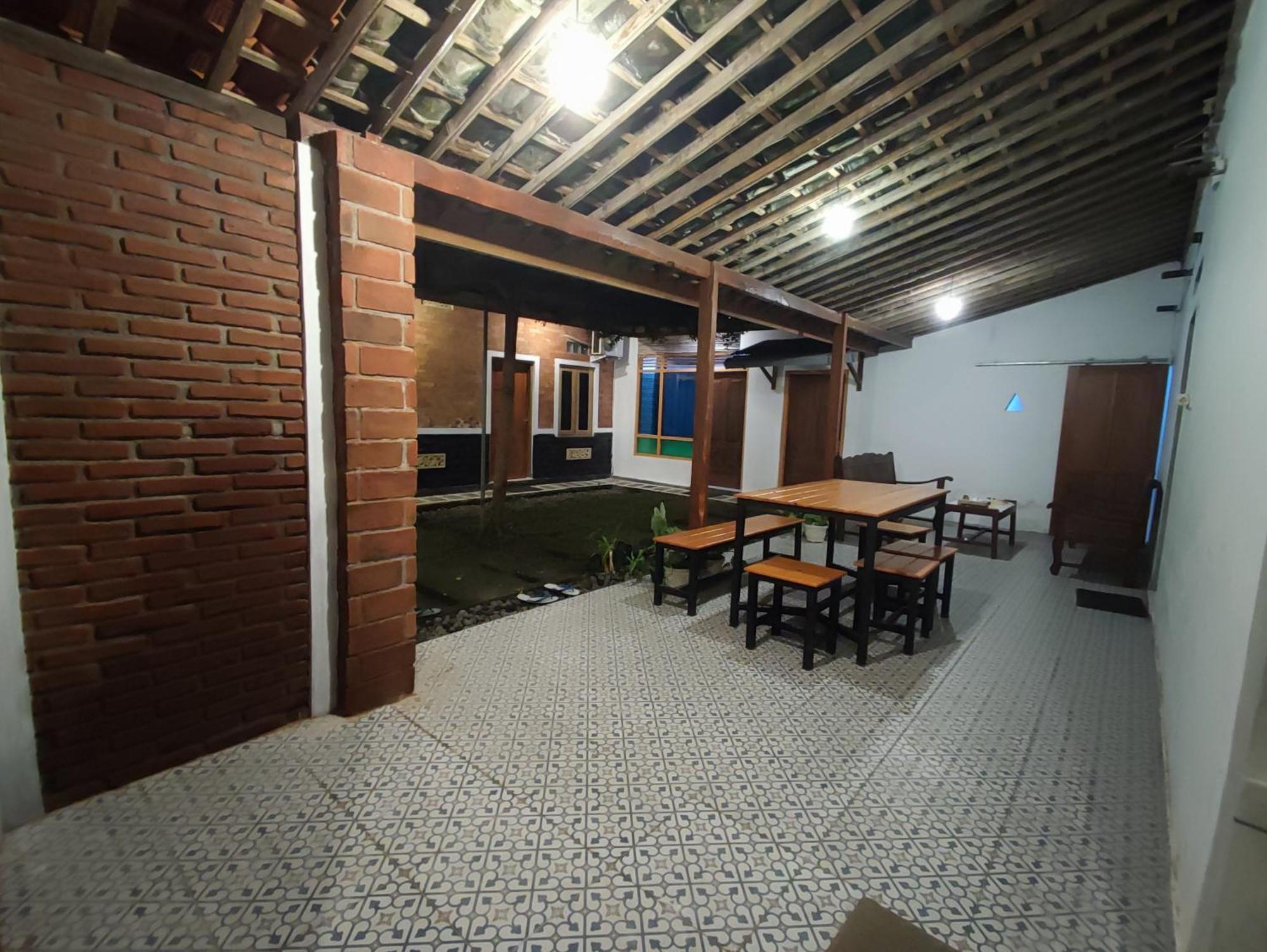 Genthong Homestay Magelang Exterior photo