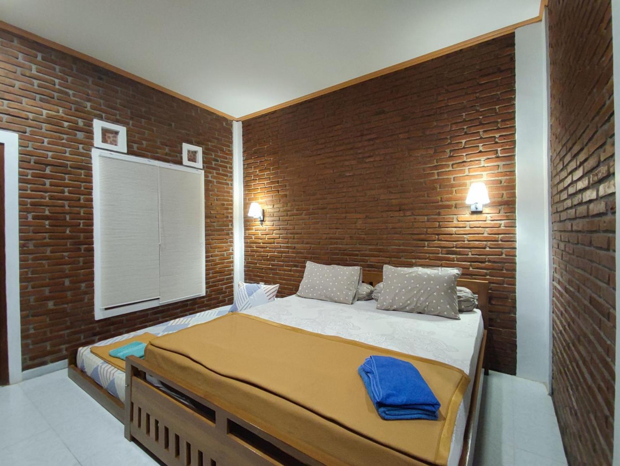 Genthong Homestay Magelang Exterior photo
