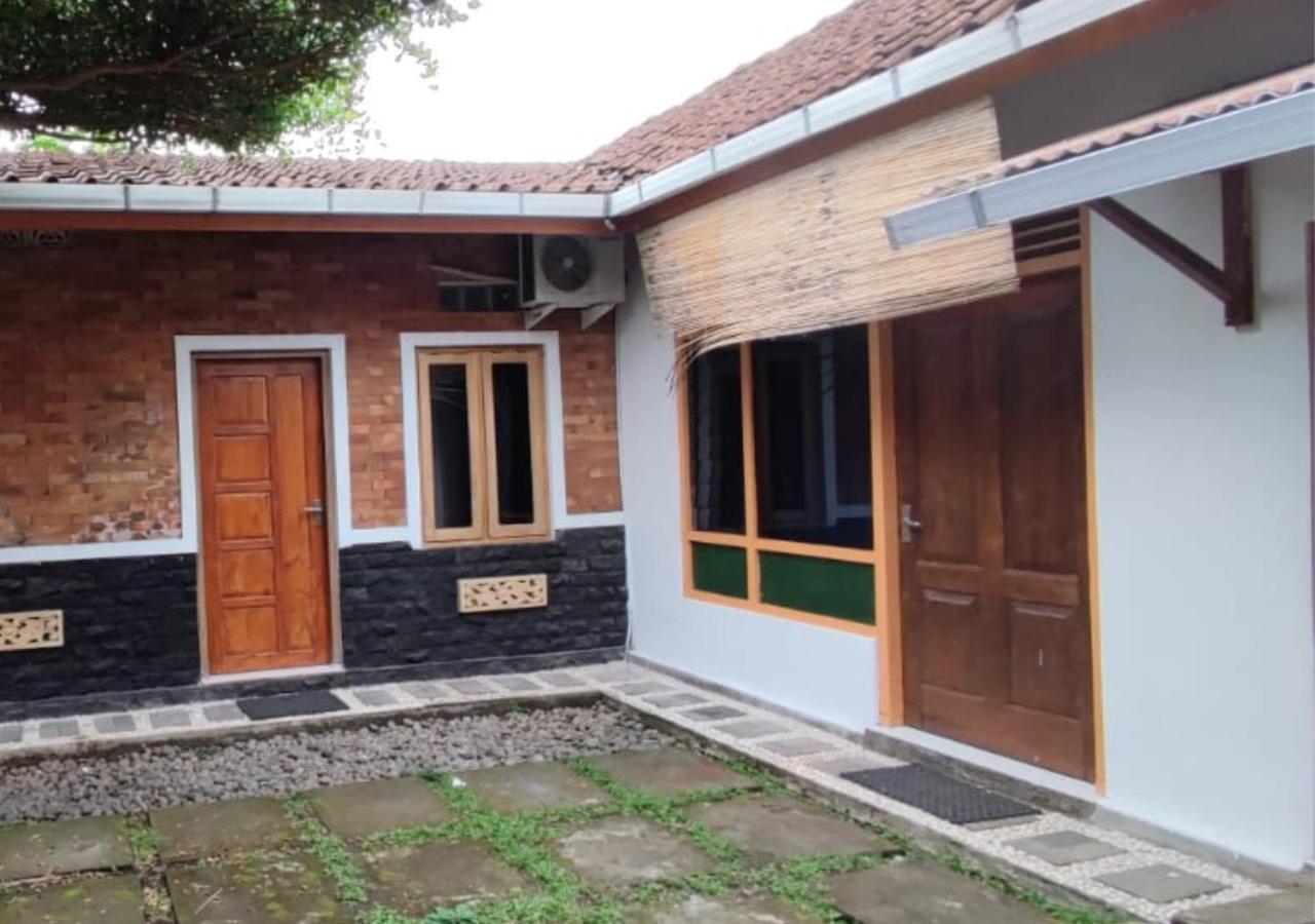 Genthong Homestay Magelang Exterior photo