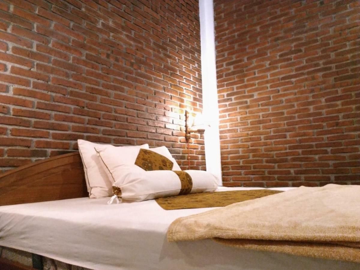 Genthong Homestay Magelang Exterior photo